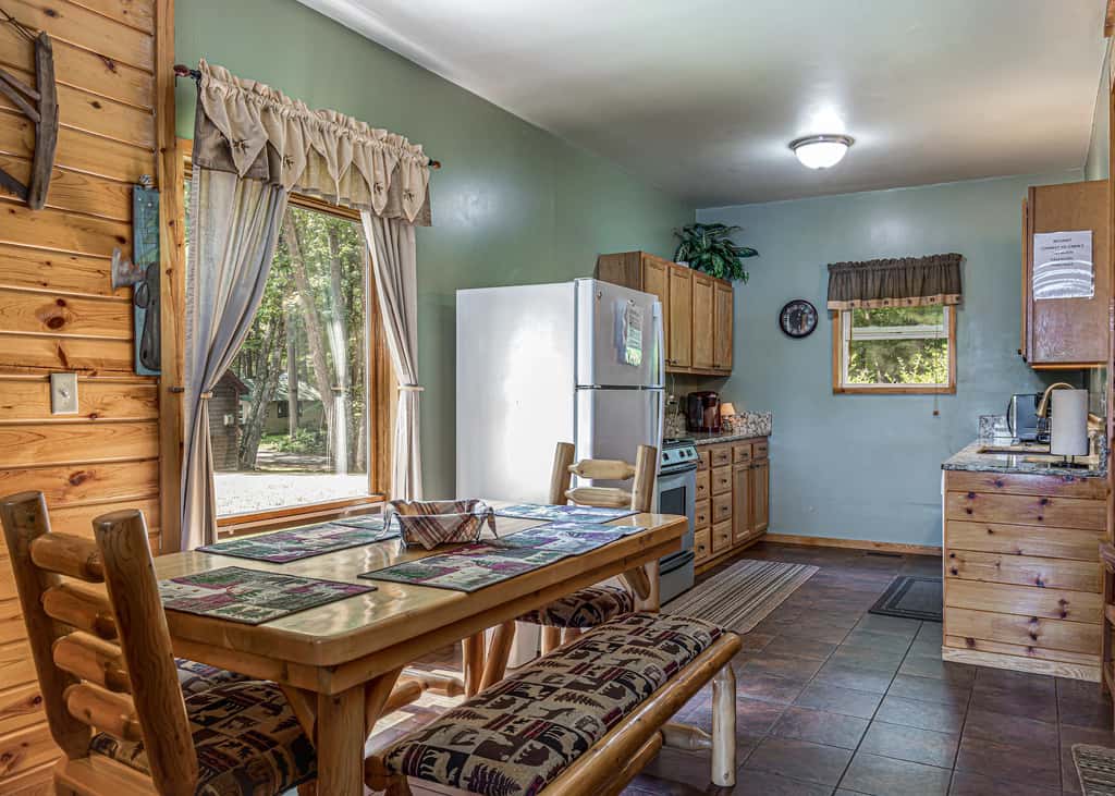 Maplewood Cabin, Resort, Lake, Beach, Kayaks & More