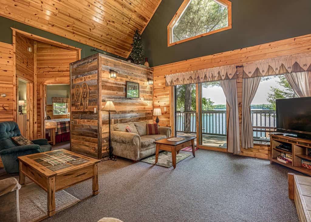Maplewood Cabin, Resort, Lake, Beach, Kayaks & More