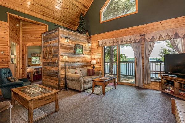 Maplewood Cabin, Resort, Lake, Beach, Kayaks & More