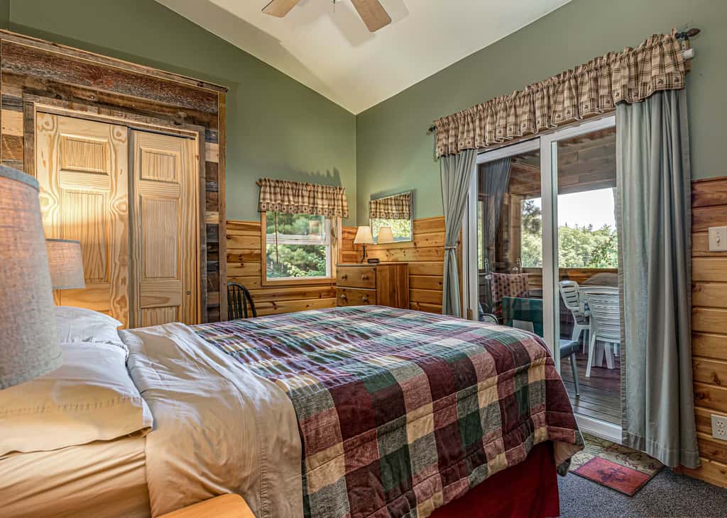 Maplewood Cabin, Resort, Lake, Beach, Kayaks & More