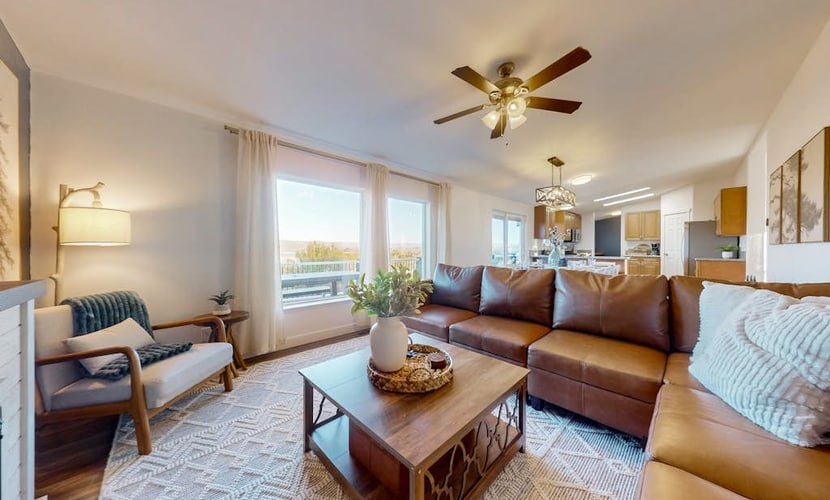 Spacious rental with furnished deck & great views of the lake