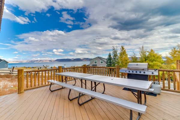 Rustic cabin with lake views from deck w/ grill, foosball, W/D, fireplace