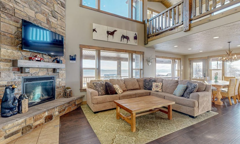 Spacious Bear Lake home w/ access to a shared pool, hot tub, gym & pirate ship?