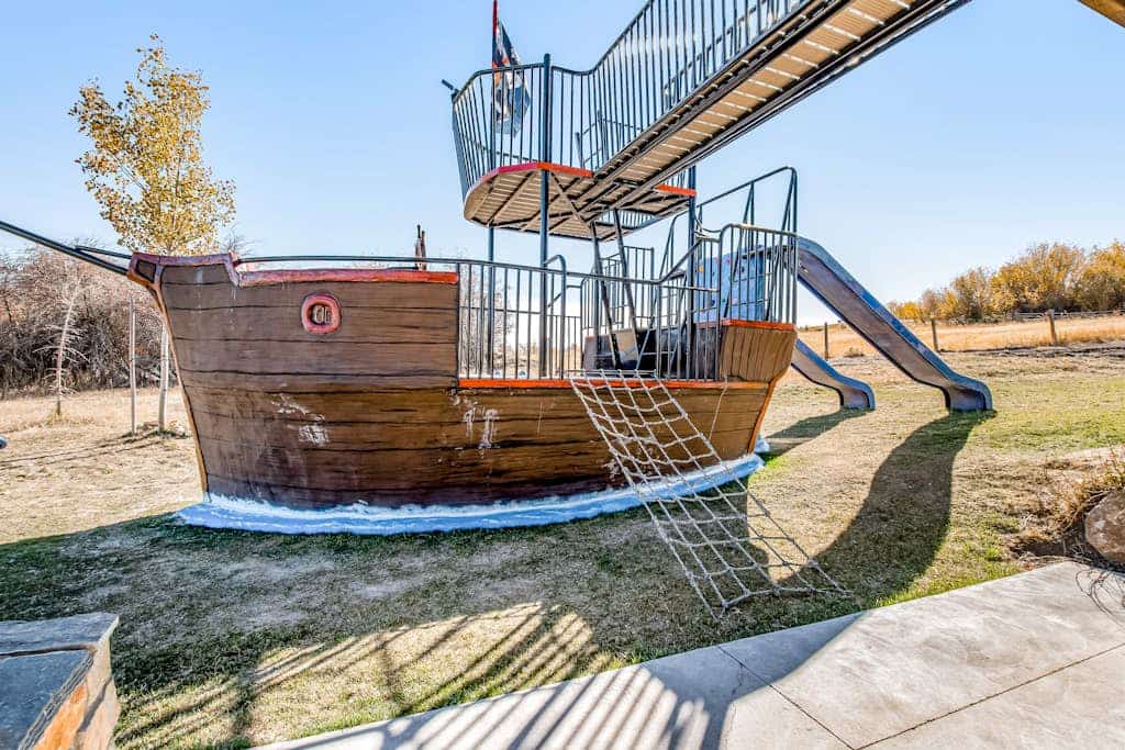 Spacious Bear Lake home w/ access to a shared pool, hot tub, gym & pirate ship?