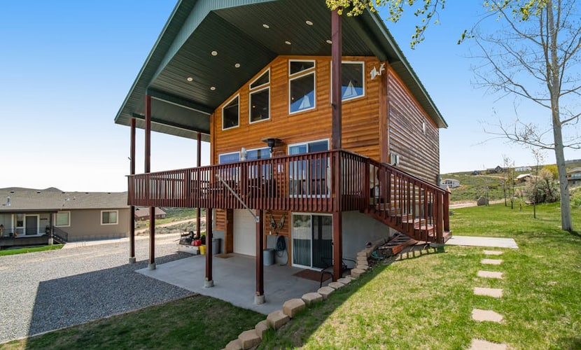 Dog-friendly cabin with lake view & wraparound deck - near golf & Bear Lake