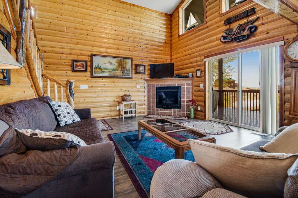 Dog-friendly cabin with lake view & wraparound deck - near golf & Bear Lake