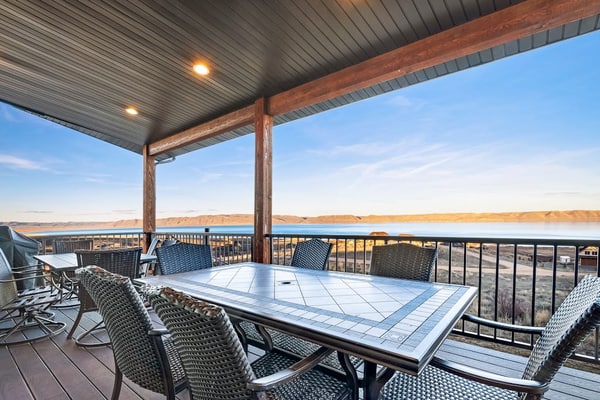 Scenic getaway with game tables, pools, hot tub, beach access & playground