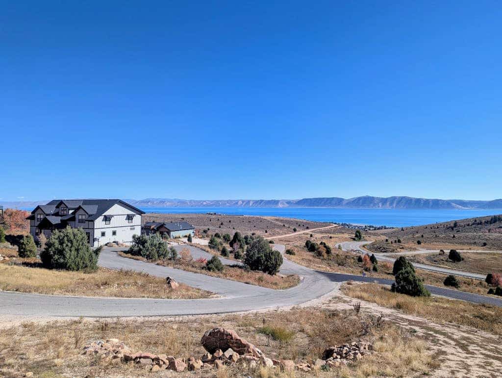 Spacious, family friendly home w/ lake & mountain views - close to town & skiing