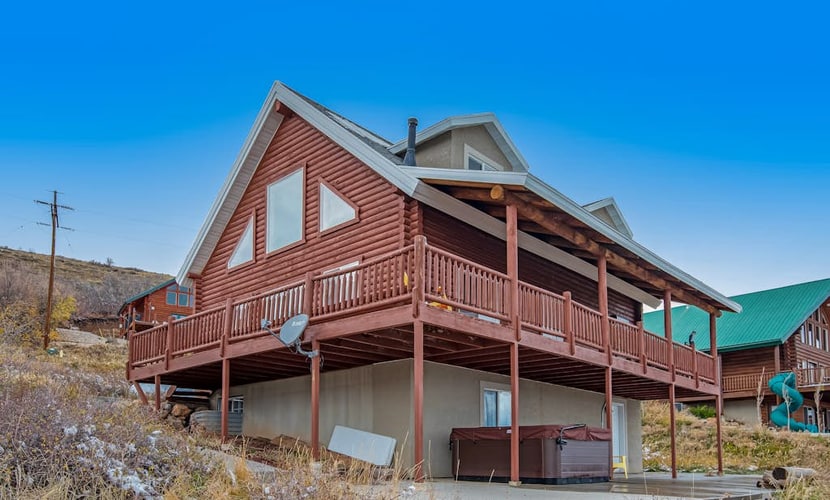 Cabin w/ Scenic Views, W/D, Central AC, WiFi, Deck, Ping-Pong, and Gas Grill