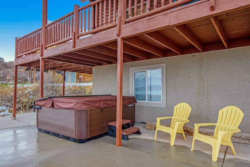 Cabin w/ Scenic Views, W/D, Central AC, WiFi, Deck, Ping-Pong, and Gas Grill