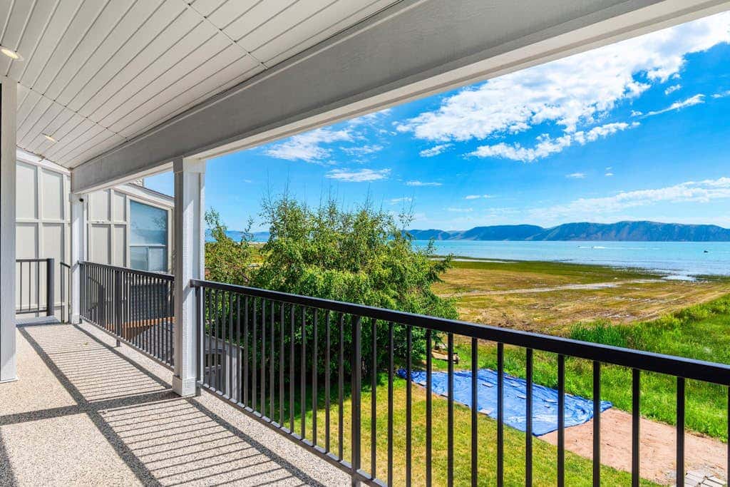 Lakefront Retreat