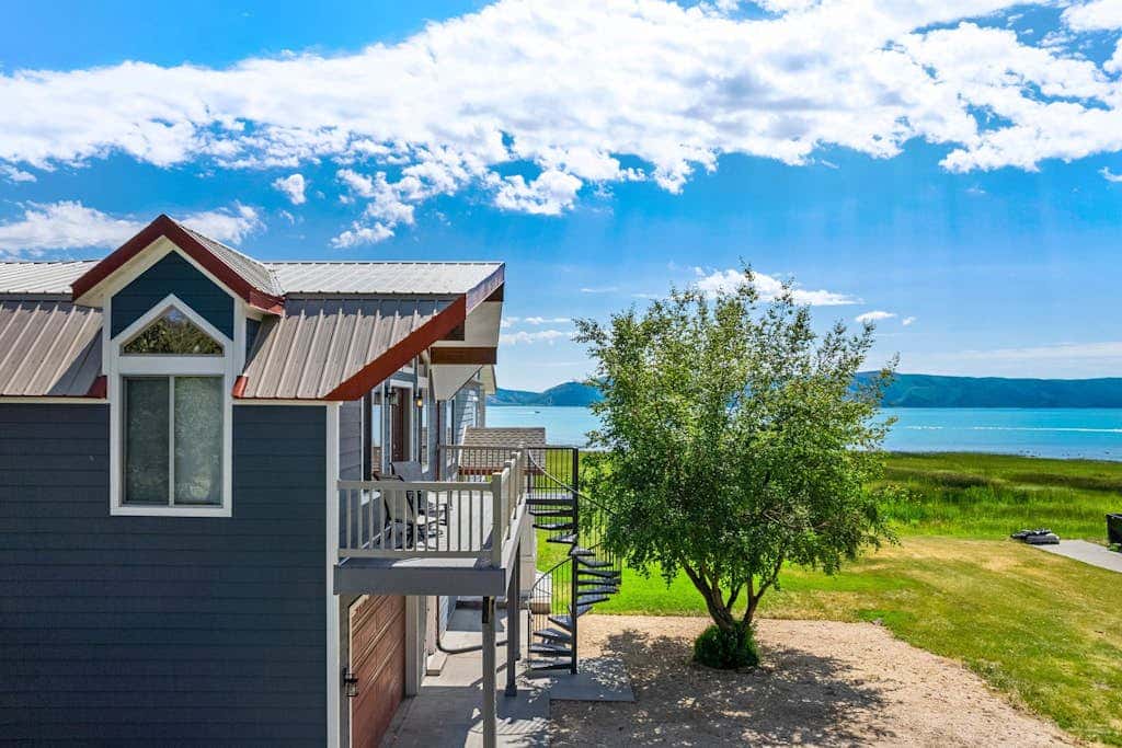 Lakefront Retreat
