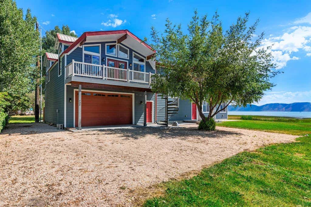 Lakefront Retreat