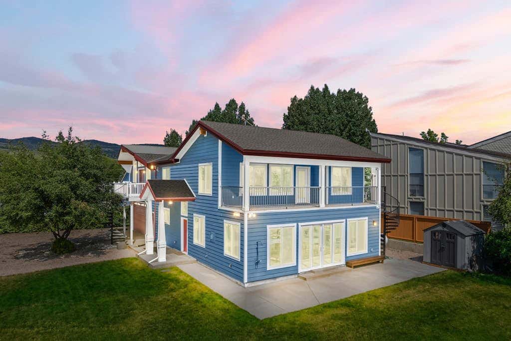 Lakefront Retreat