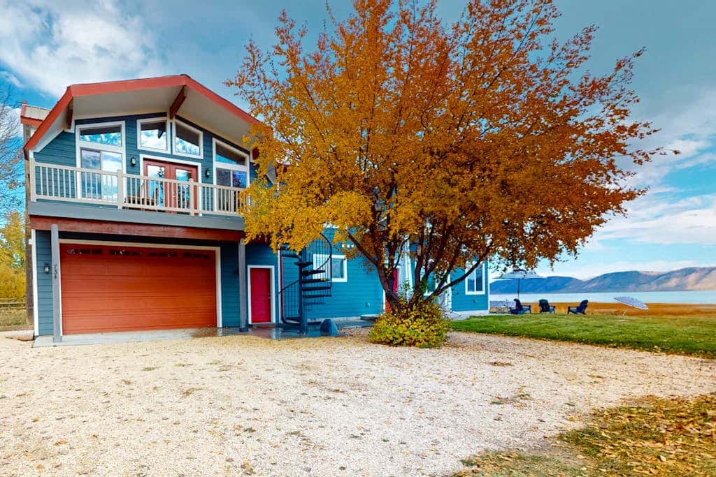 Lakefront Retreat