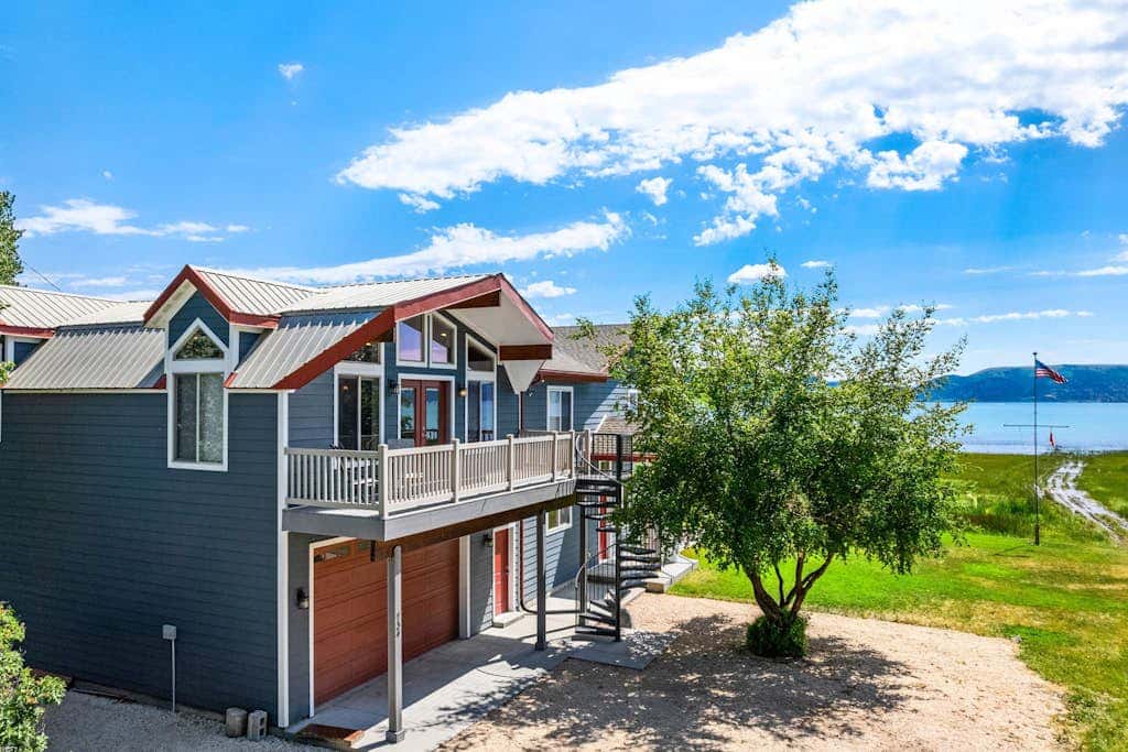Lakefront Retreat