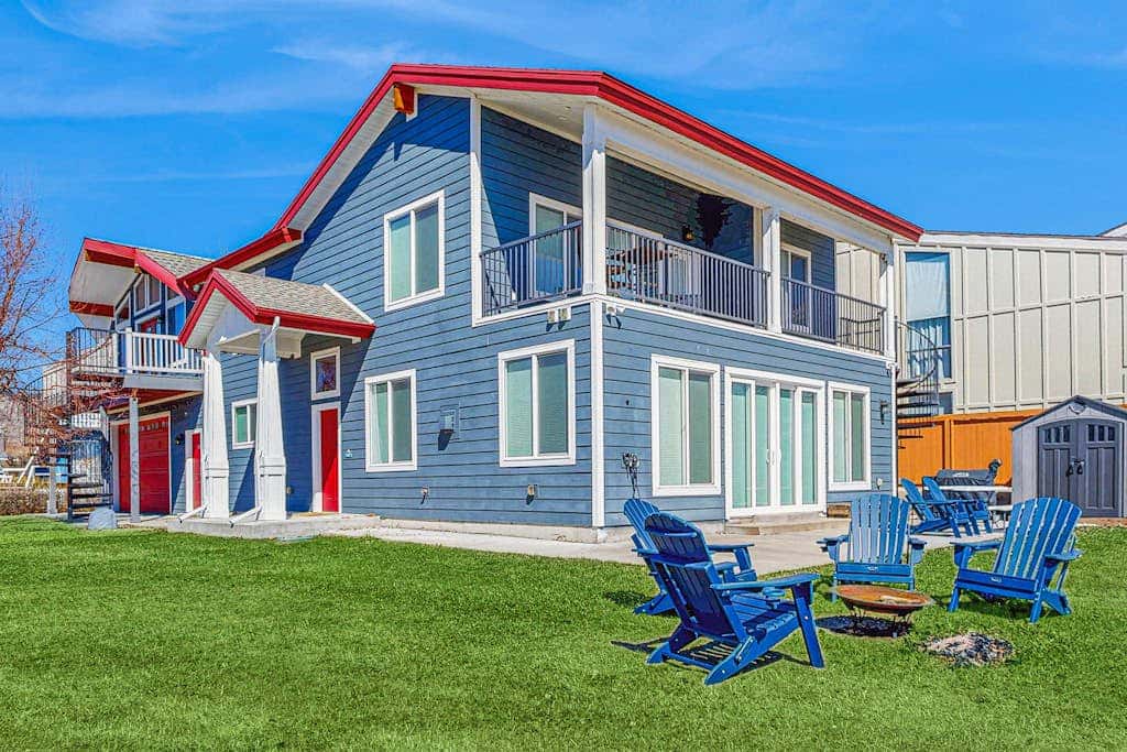 Lakefront Retreat