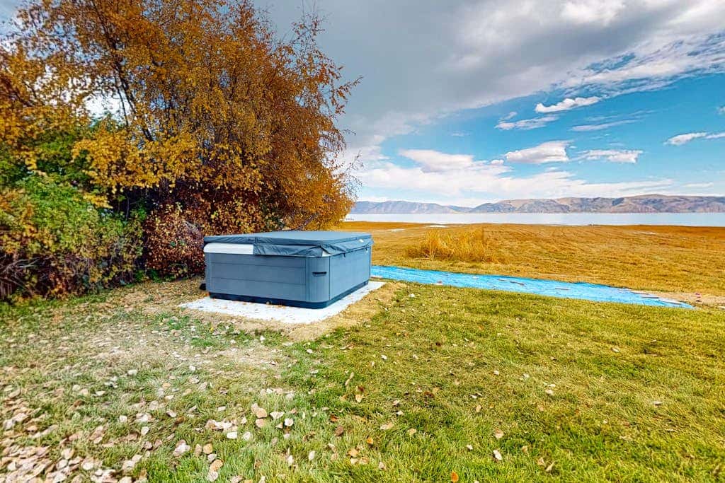 Lakefront Retreat
