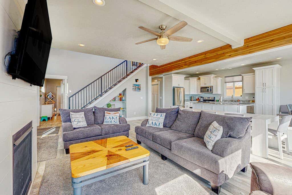 Lakefront Retreat