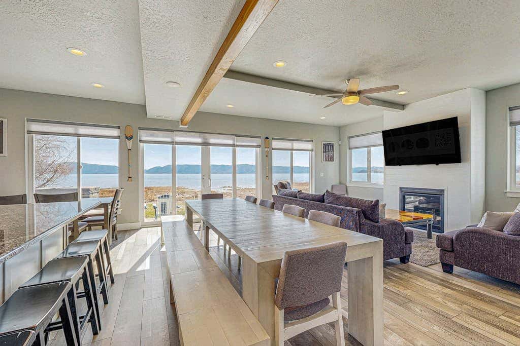 Lakefront Retreat