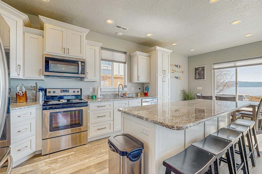 Lakefront Retreat