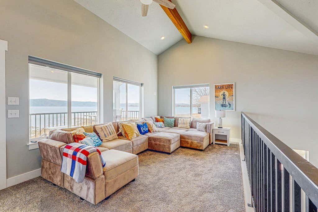 Lakefront Retreat