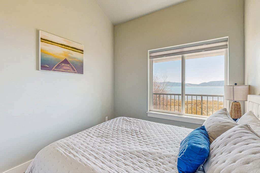 Lakefront Retreat