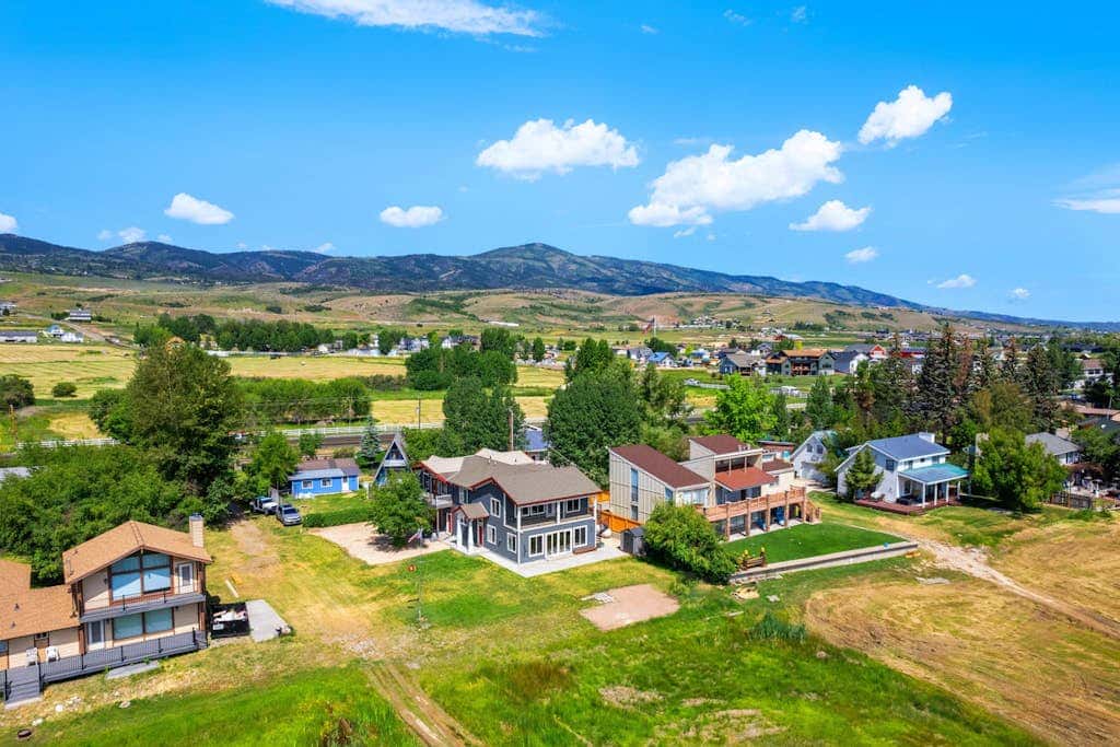 Lakefront Retreat
