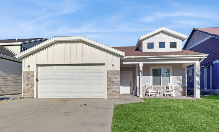 Modern, spacious home w/access to shared pool - close to Bear Lake State Park