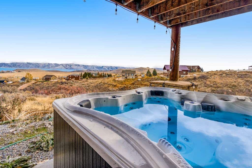 Beautiful Cabin W/ Gorgeous Lake Views, Private Hot Tub, Free WiFi & Large Deck