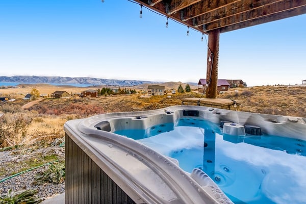 Beautiful Cabin W/ Gorgeous Lake Views, Private Hot Tub, Free WiFi & Large Deck