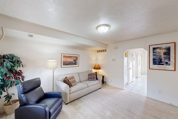 2-story condo w/Bear Lake views, private patio, heated pool, hot tub, tennis