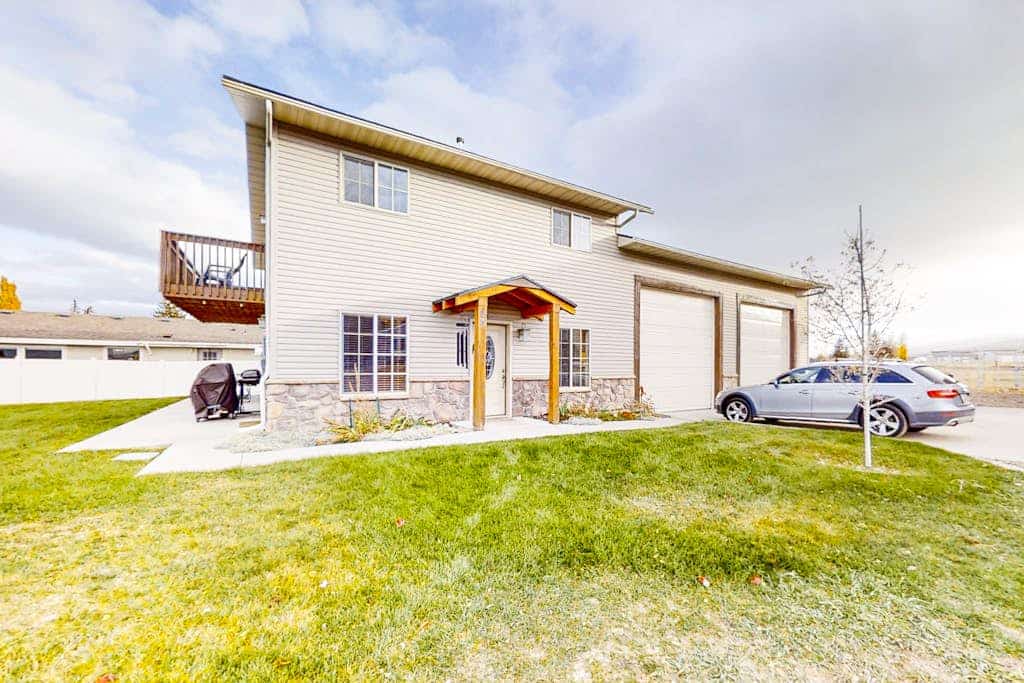 Vibrant home near Bear Lake-game room with deck, playset, firepit & BBQ
