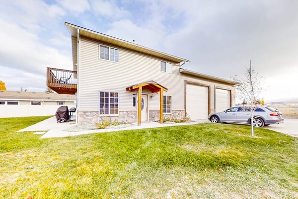 Vibrant home near Bear Lake-game room with deck, playset, firepit & BBQ