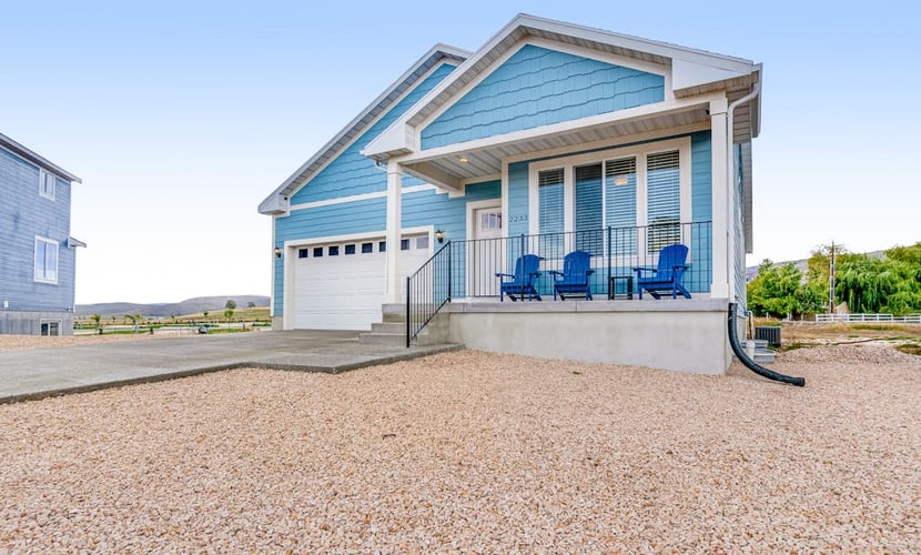 All-new Bear Lake group getaway with amazing views, patio, & washer/dryer