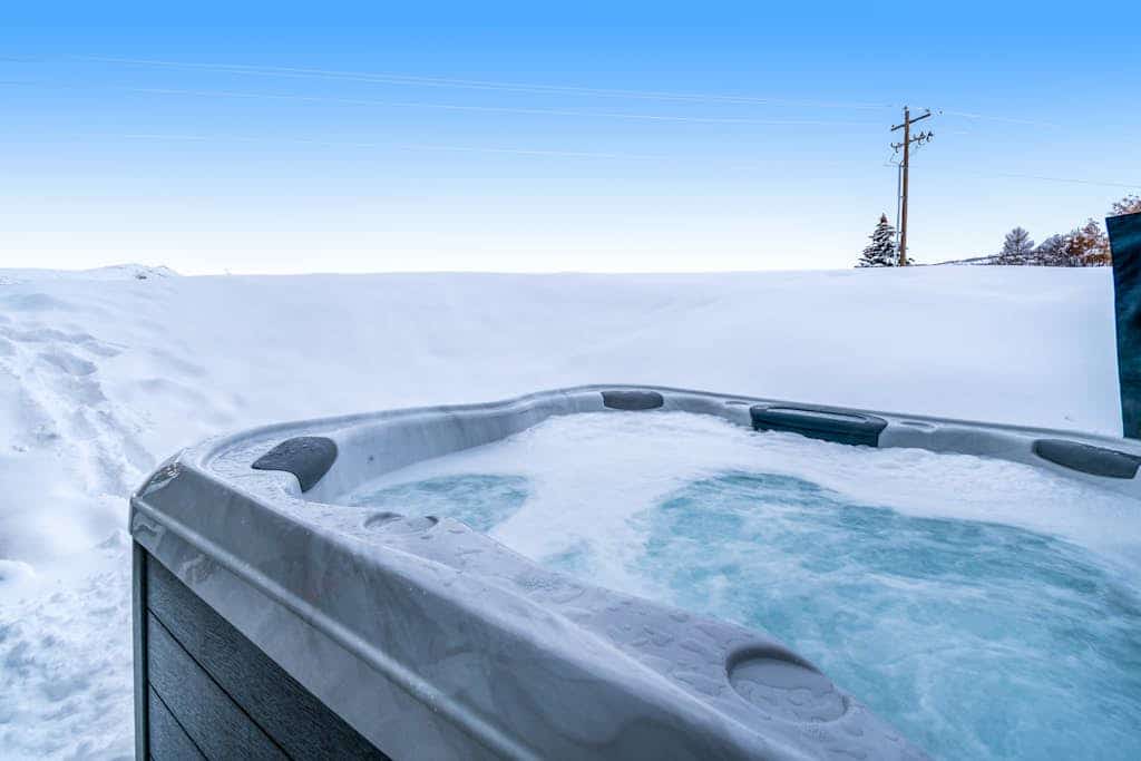 All-new Bear Lake group getaway with amazing views, patio, & washer/dryer