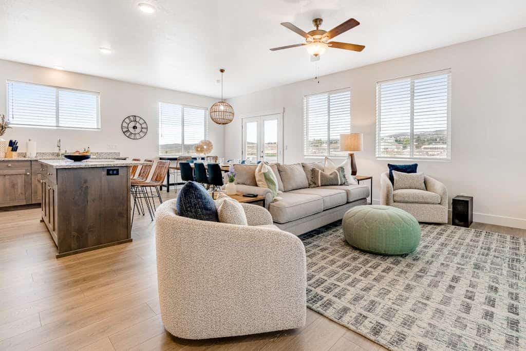 All-new Bear Lake group getaway with amazing views, patio, & washer/dryer