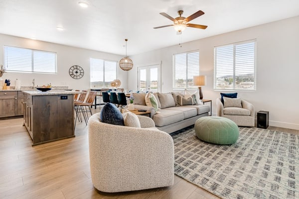 All-new Bear Lake group getaway with amazing views, patio, & washer/dryer