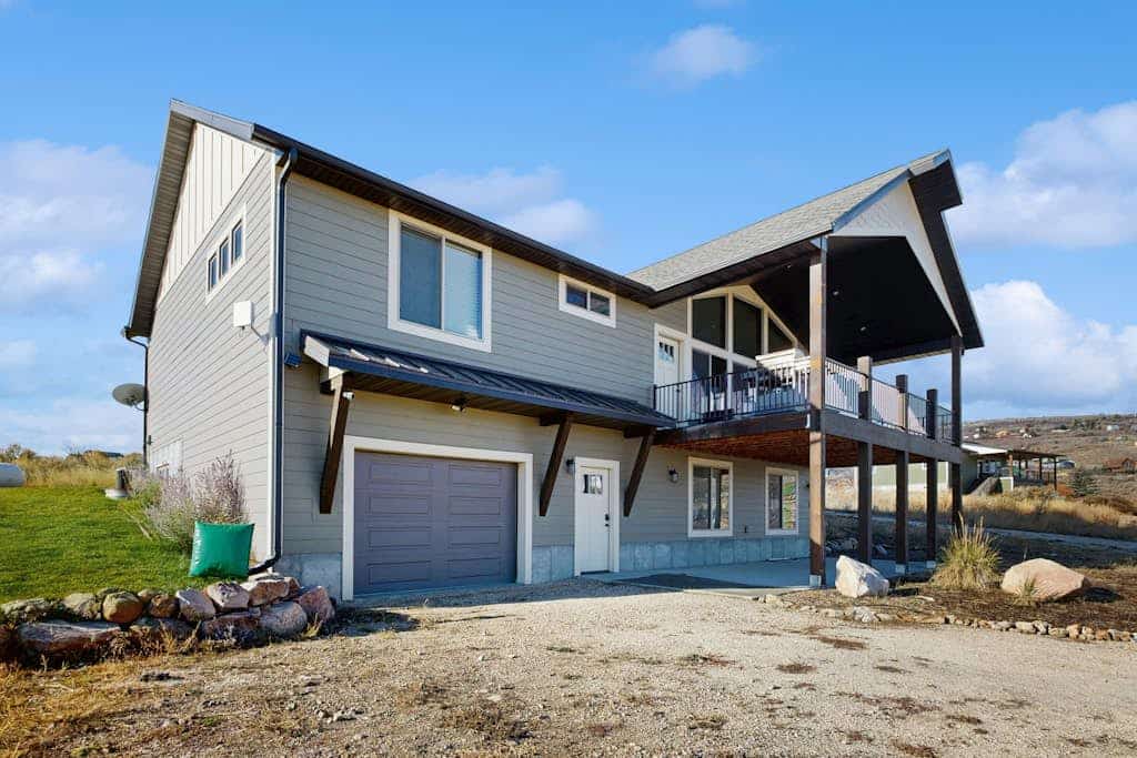 Lakeview Cabin with Fireplace, Wet Bar & Mountain Views