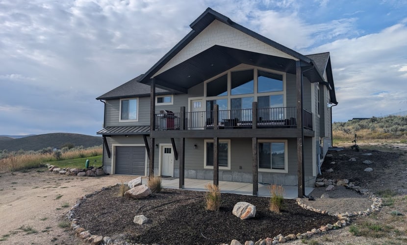 Lakeview Cabin with Fireplace, Wet Bar & Mountain Views