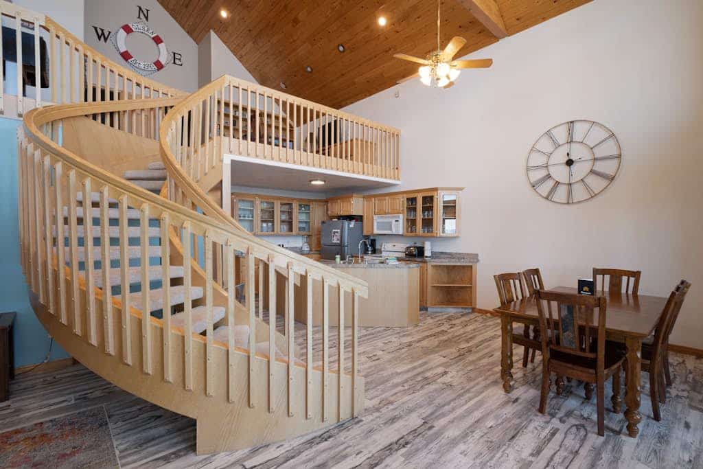 Waterfront cabin w/ kayaks, gas fireplace, & more