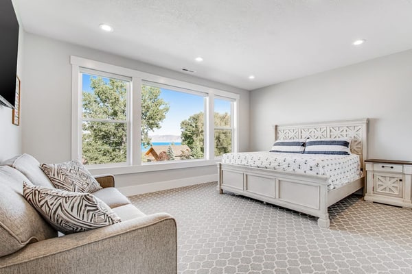 Gorgeous Modern Home w/ Lake Views, WiFi, Central AC, Washer/Dryer, & Fireplace