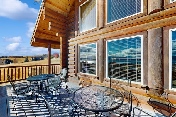 Genuine log cabin w/stunning lake views & boat parking