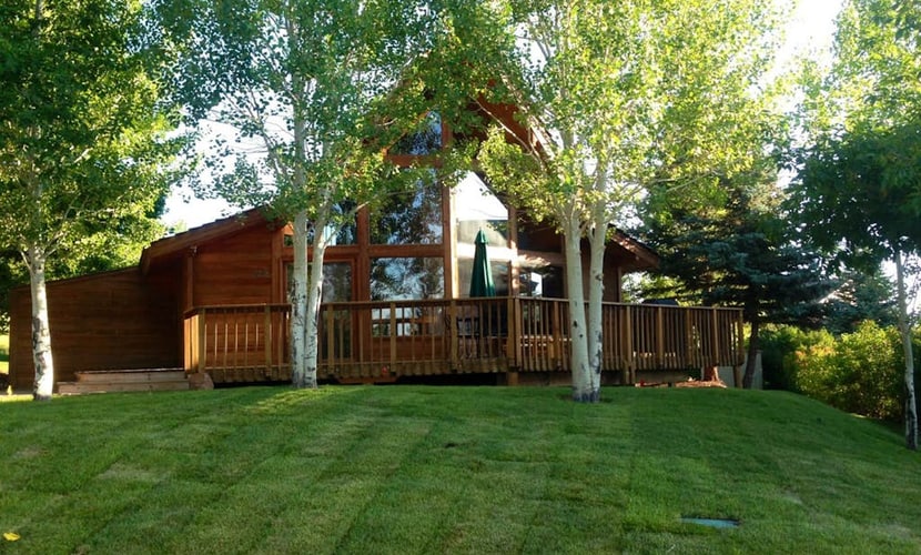 Cozy Bear Lake Hideaway already decorated for the holidays