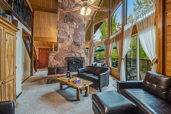 Cozy Bear Lake Hideaway already decorated for the holidays