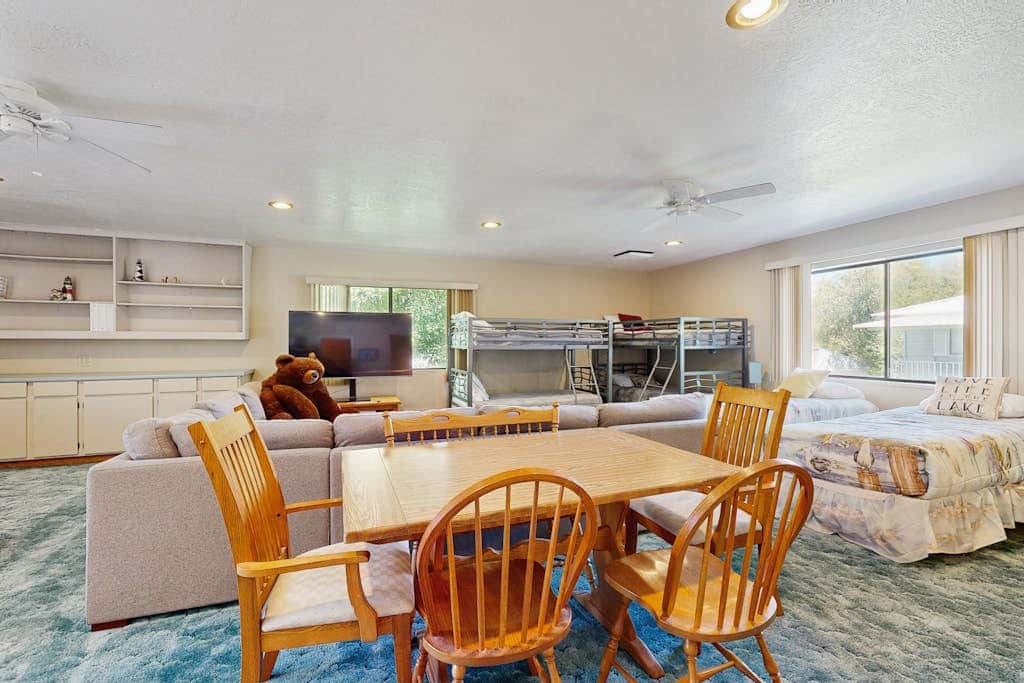 Lollipop Lakehouse