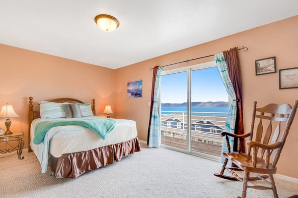 Three-story condo with stunning Bear Lake view, 3 decks, pool & tennis courts