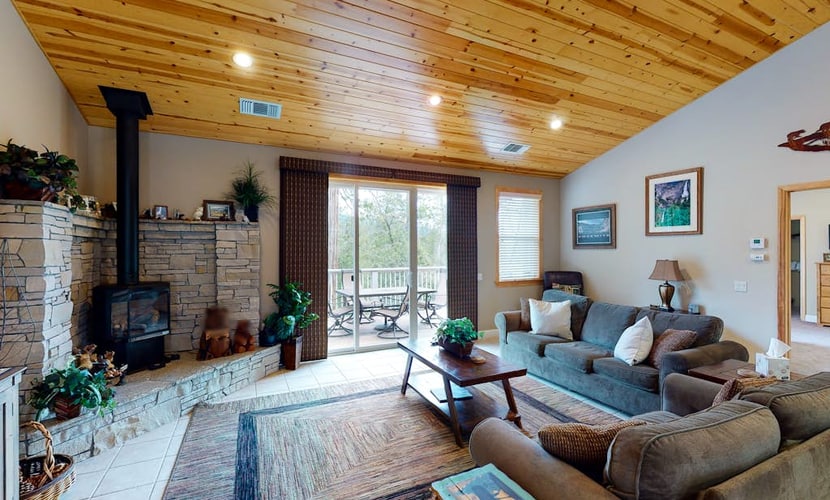 Ideally-located home in Willow Cove area w/wood fireplace, WiFi, AC - near lake