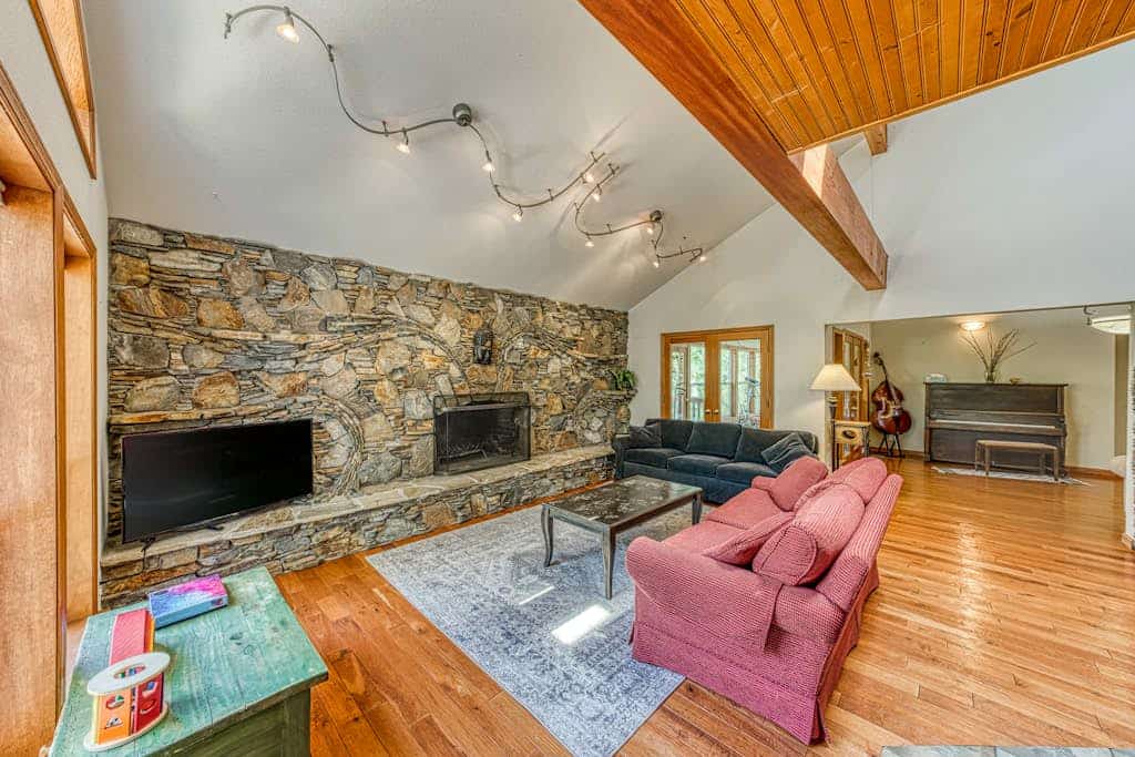 Mountainside home, dog-friendly, fireplace, washer/dryer & WiFi