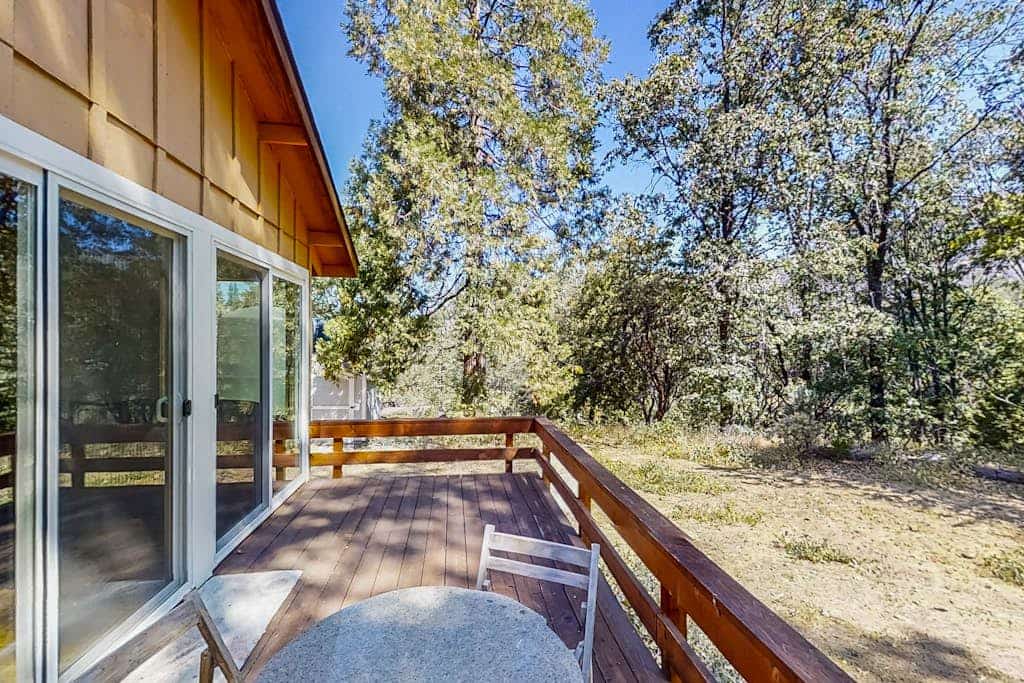 Mountainside home, dog-friendly, with deck, fireplace, washer/dryer, & WiFi